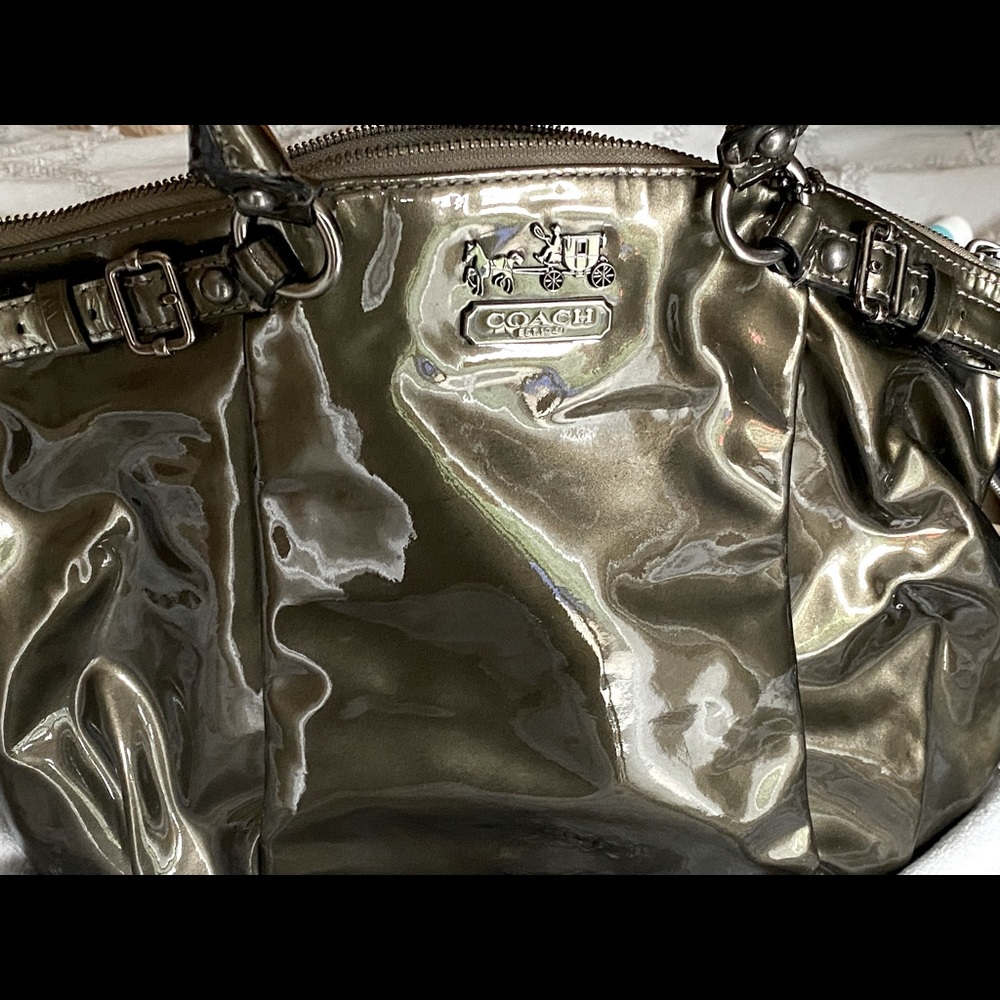 Gorgeous Coach bag ! Barely used !!!